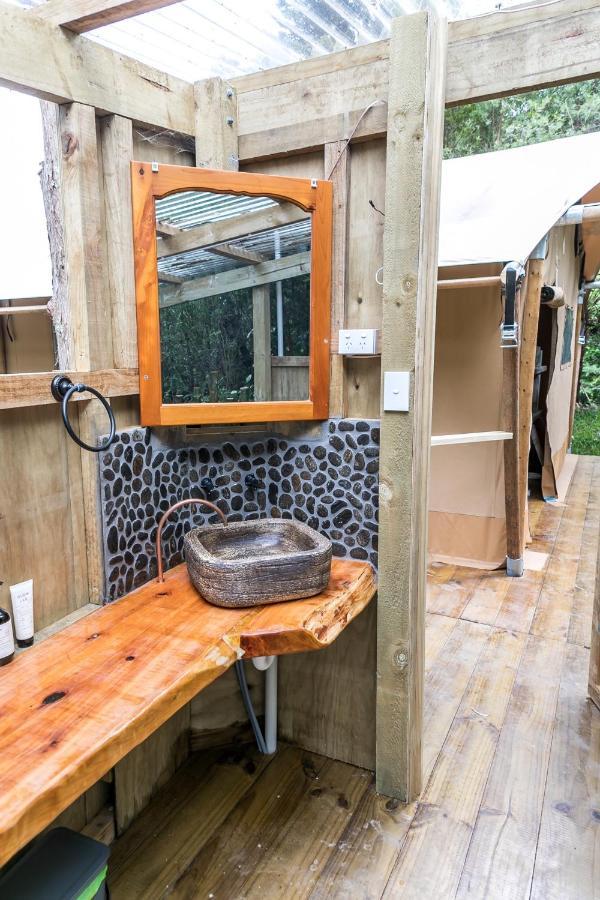 Отель Rhino'S Retreat Waipapa Экстерьер фото